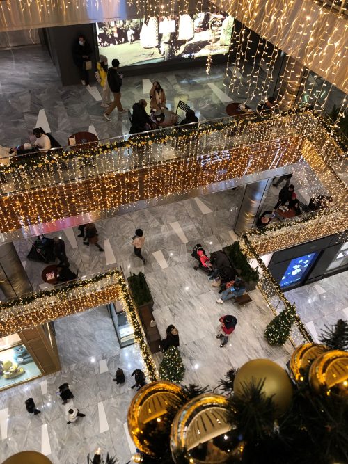 9 ways to get through family Christmas dinners